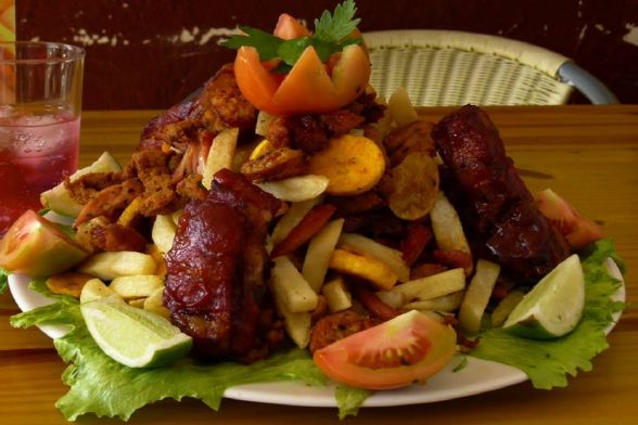 Frutas y comidas típicas locales 3