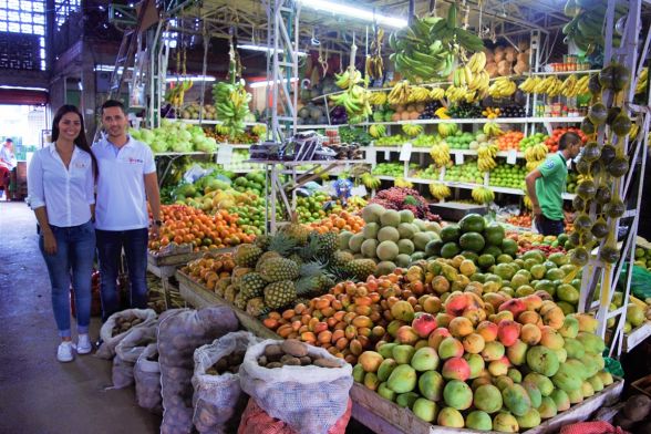 Frutas y comidas típicas locales 5