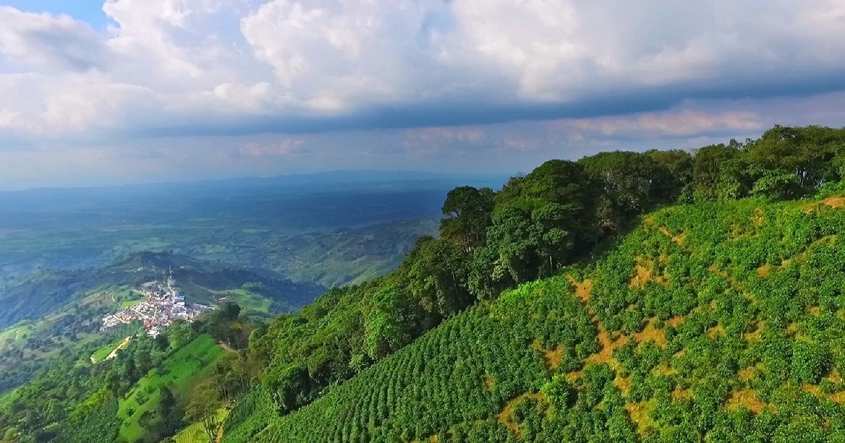 CENTRAL MOUNTAIN RANGE TREKKING + CASCADAS 2