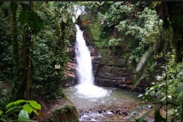 CENTRAL MOUNTAIN RANGE TREKKING + CASCADAS 3