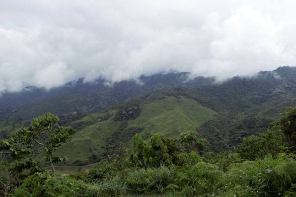 CENTRAL MOUNTAIN RANGE TREKKING + CASCADAS 6